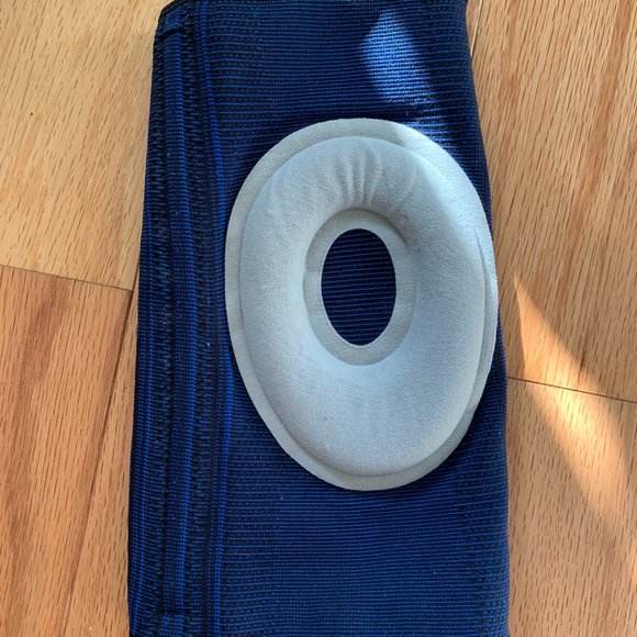 Athletic Knee Support - Picture 3 of 3